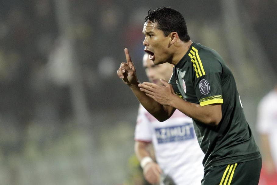 Carlos Bacca si infuria: per il colombiano  la quarta gara di fila in campionato senza gol. Ansa